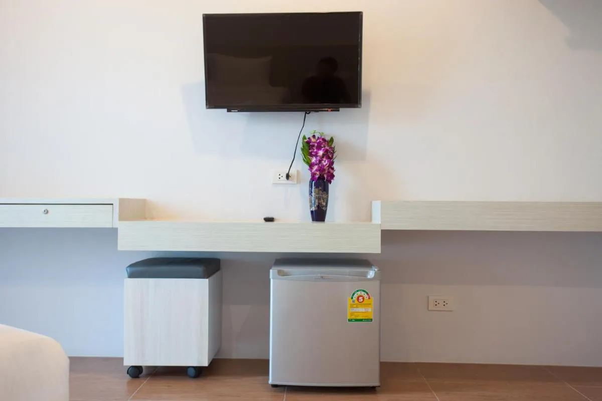 Image 6 of Lin House