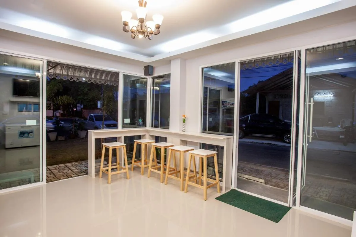 Image 3 of Lin House