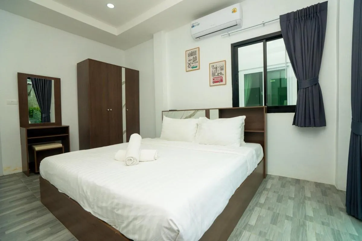 Image 5 of Lovely 2 Bed share Pool Apt near Beach