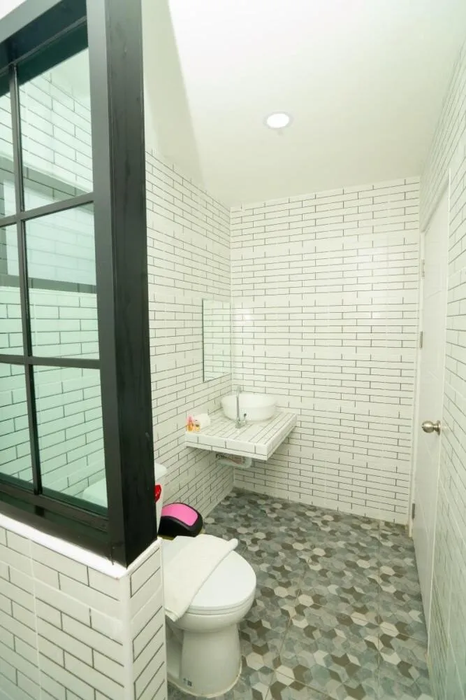Image 6 of Lovely 2 Bed share Pool Apt near Beach