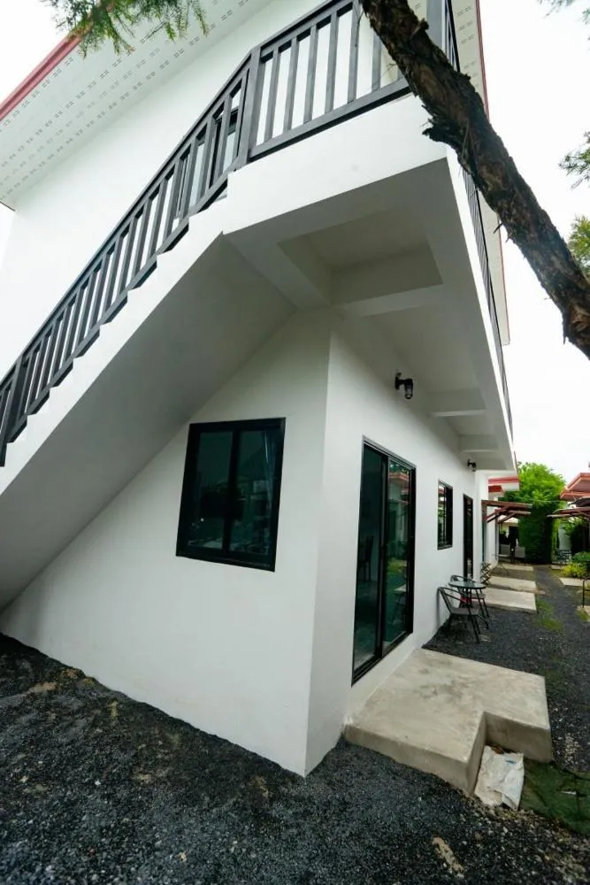 Image 3 of Lovely 2 Bed share Pool Apt near Beach