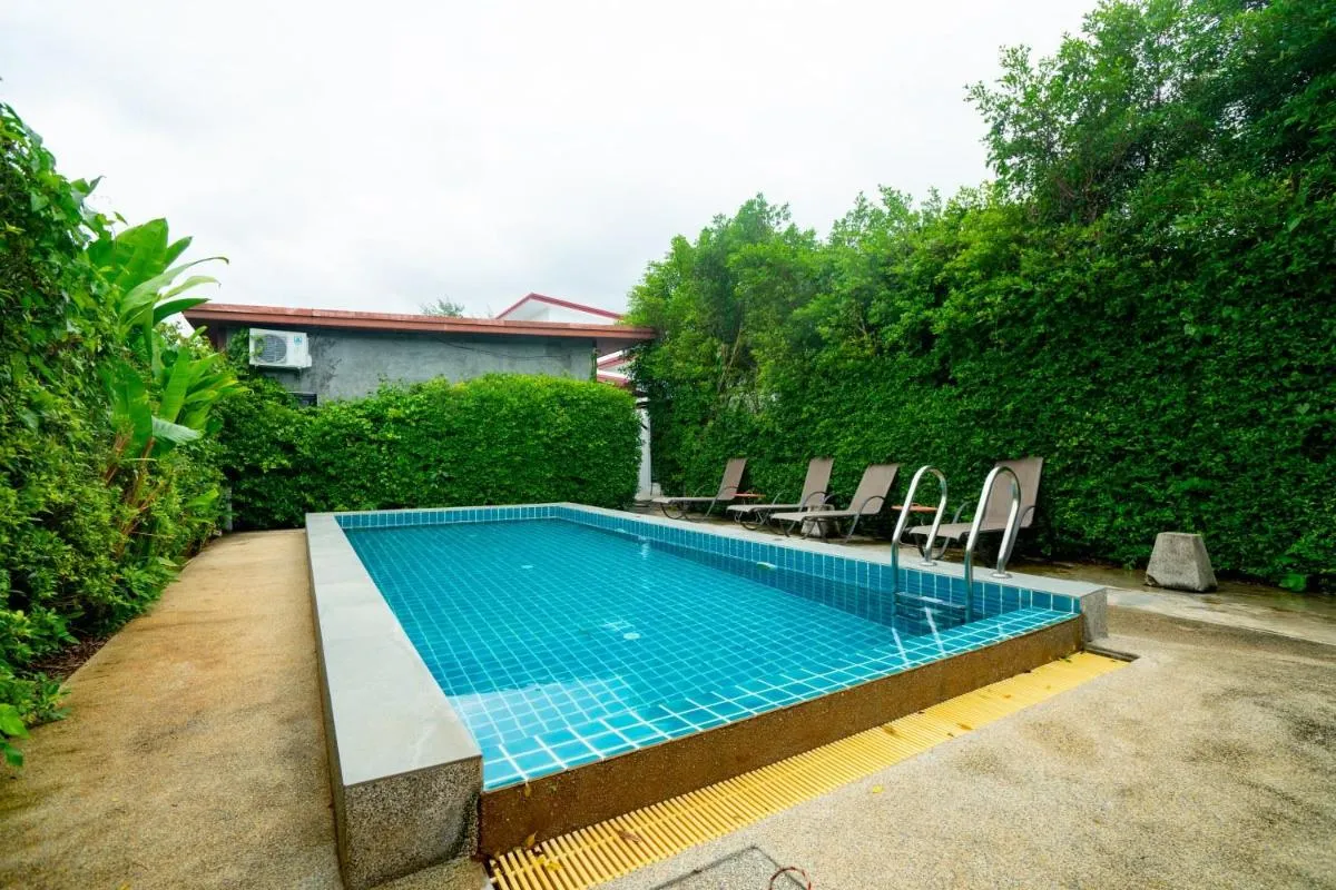 Image 1 of Lovely 2 Bed share Pool Apt near Beach