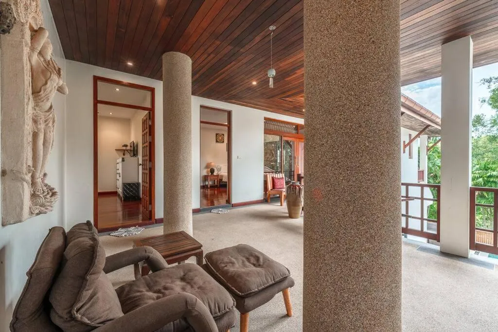 Image 3 of Luxurious 5-Bedroom , 24 hour security , jacuzzi ! V45