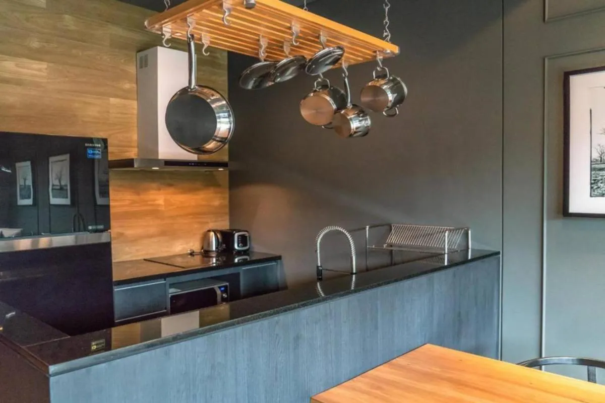 Image 4 of Luxury King Bed Apartment with Pool View and Sauna