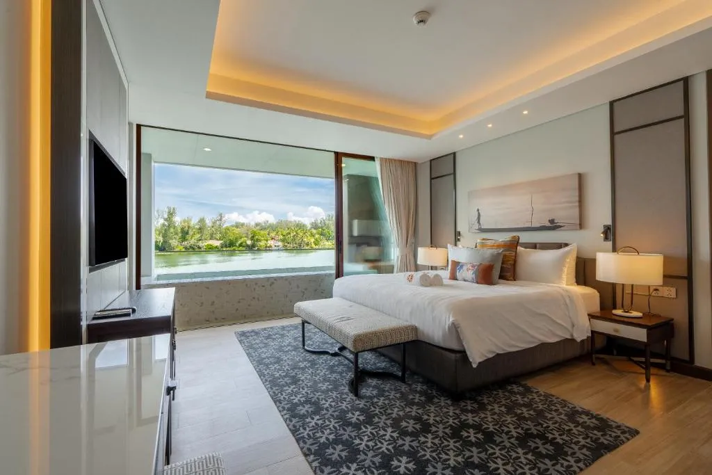 Image of Luxury apartments in the Laguna near the lake