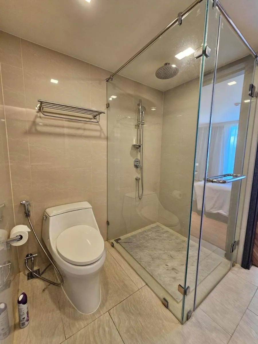 Image 5 of Modern studio 5-star 3 pools gym