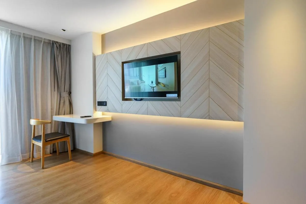 Image 4 of Modern studio 5-star 3 pools gym