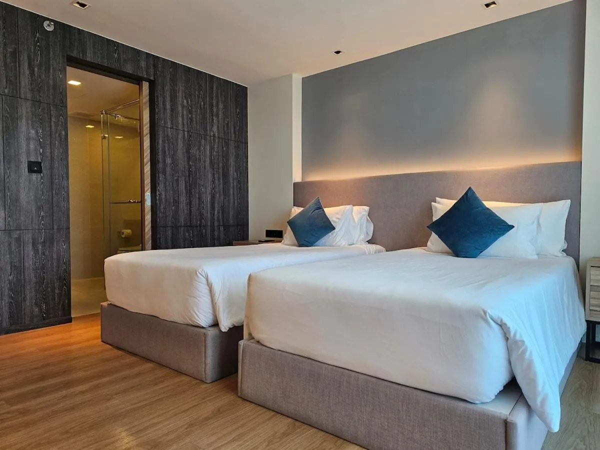 Image 2 of Modern studio 5-star 3 pools gym