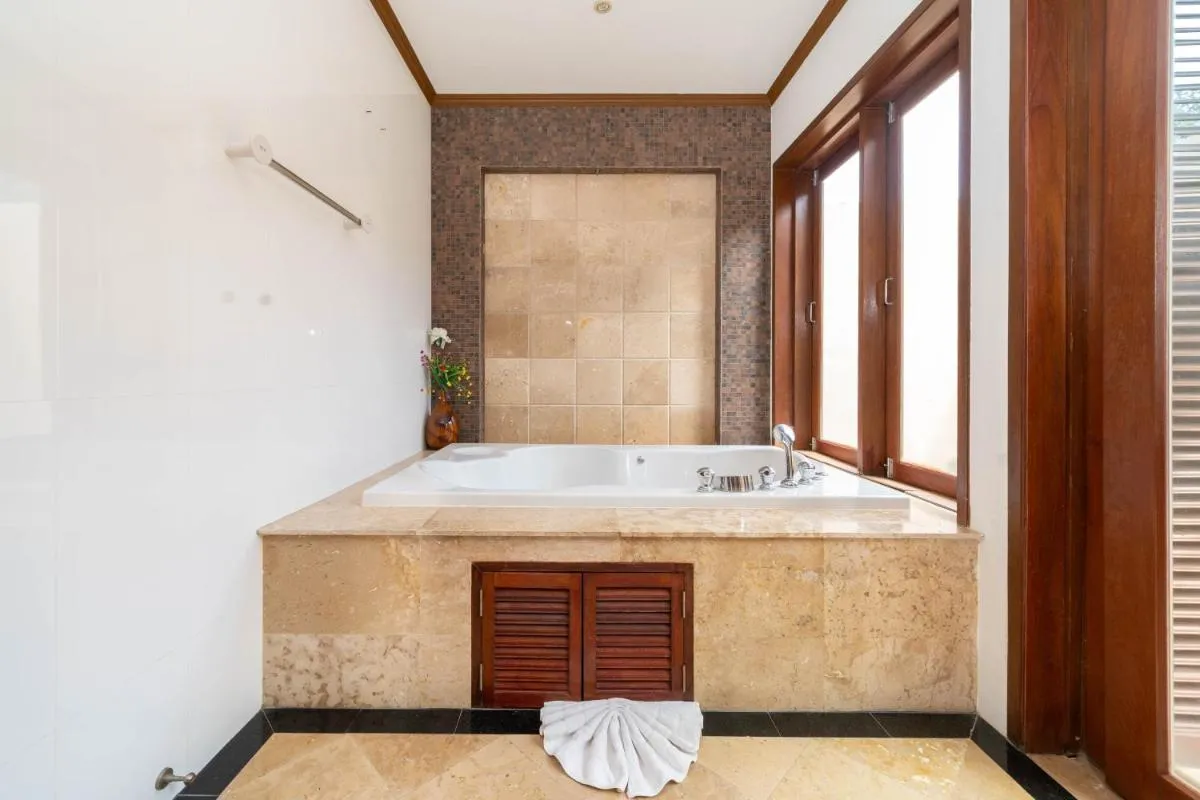 Image 2 of Oasis pool villa