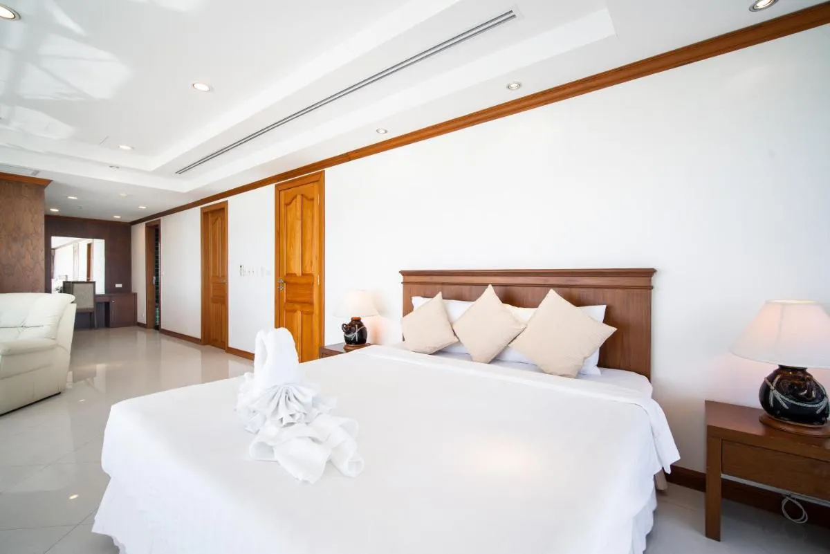 Image 5 of Patong Tower Duplex Seaview 4BR-2902