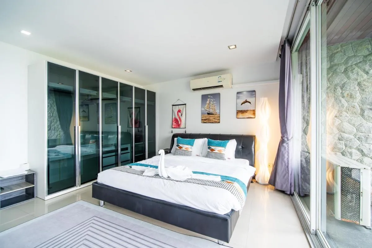 Image 5 of Patong Villa1：3卧泳池别墅【两个海景房】 近班赞江西冷海滩【中文管家】提供摩托车