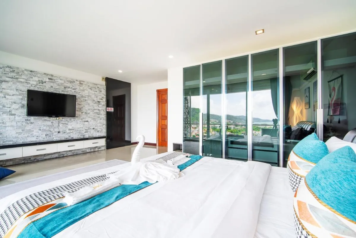 Image 3 of Patong Villa1：3卧泳池别墅【两个海景房】 近班赞江西冷海滩【中文管家】提供摩托车