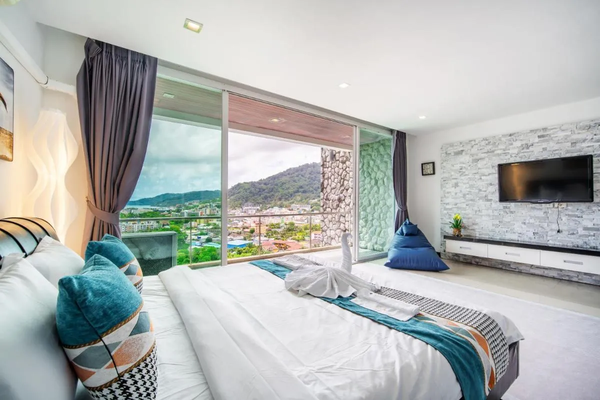 Image 1 of Patong Villa1：3卧泳池别墅【两个海景房】 近班赞江西冷海滩【中文管家】提供摩托车