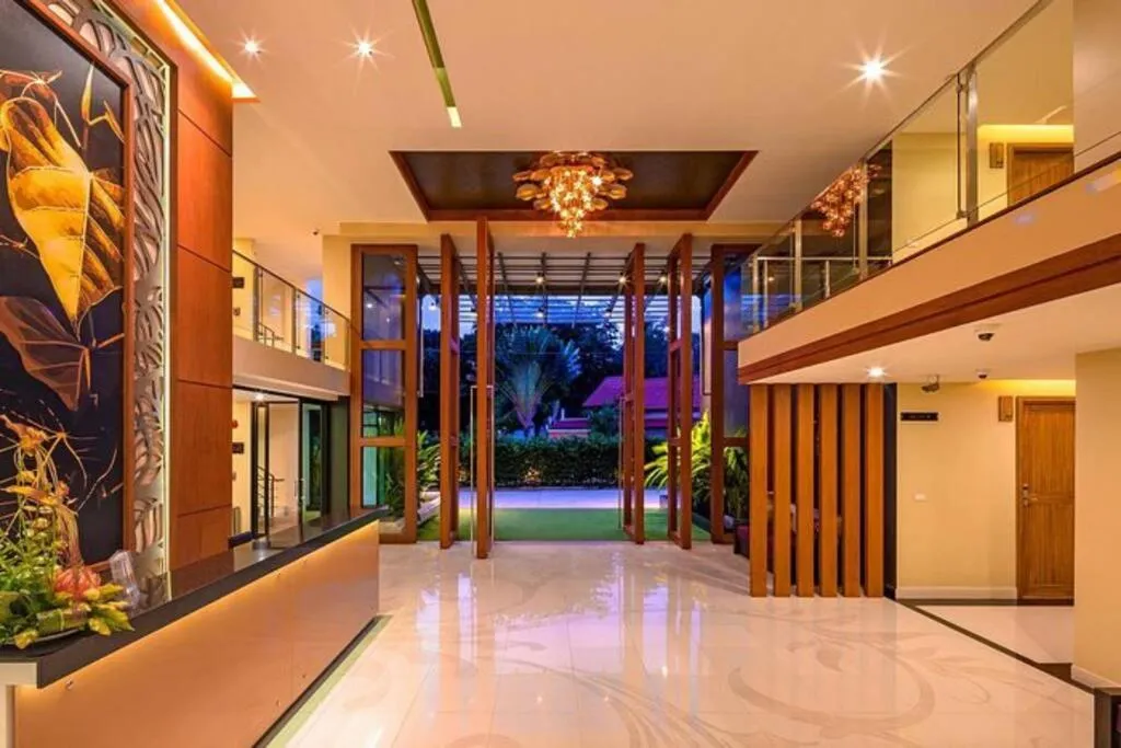 Image 3 of Pool Access Everything Walking Distance c112