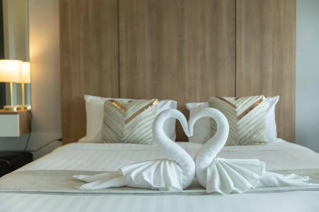 Image 5 of Pool Access Everything Walking Distance c112