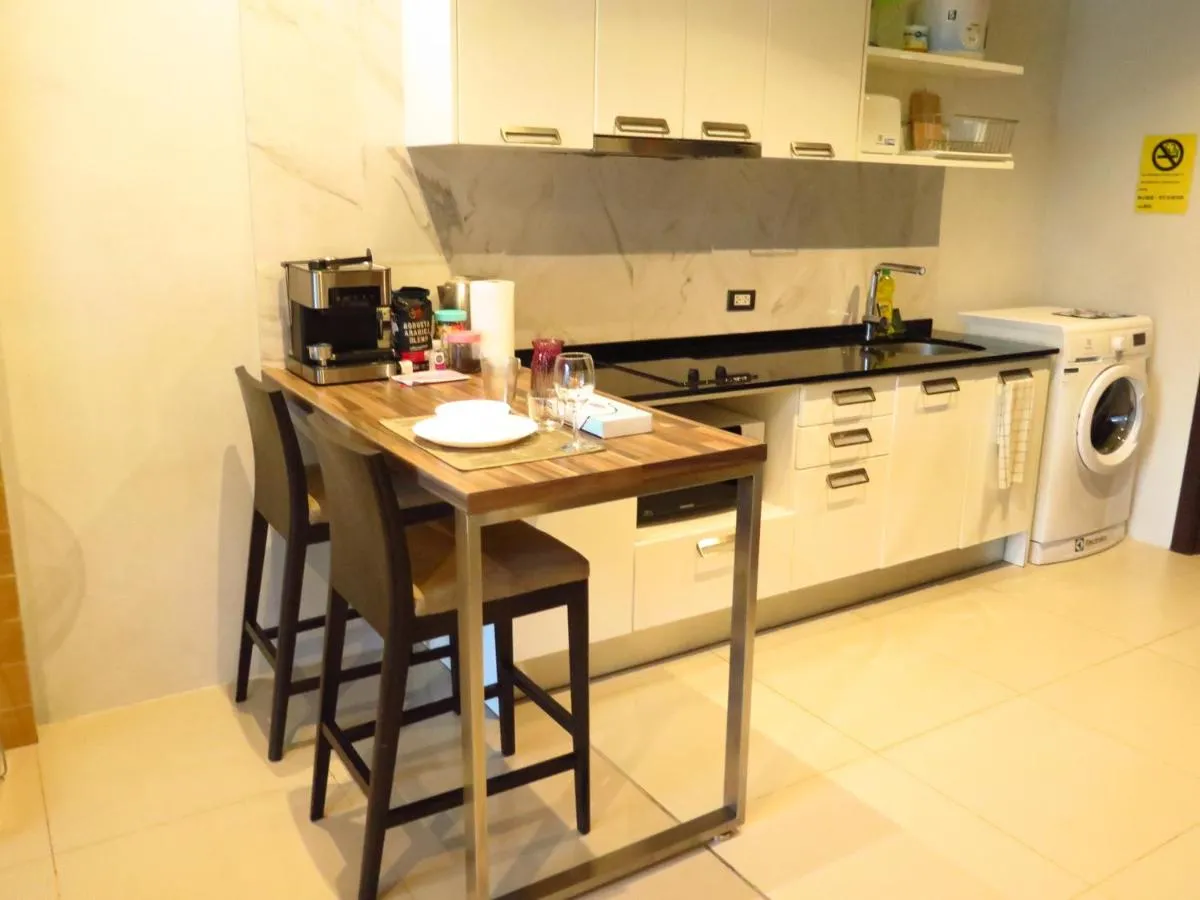 Image 4 of Pool Front Sexy Studio Fully Furnished Apartment