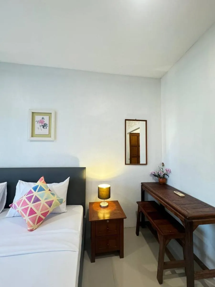 Image 5 of Pupa Rooms