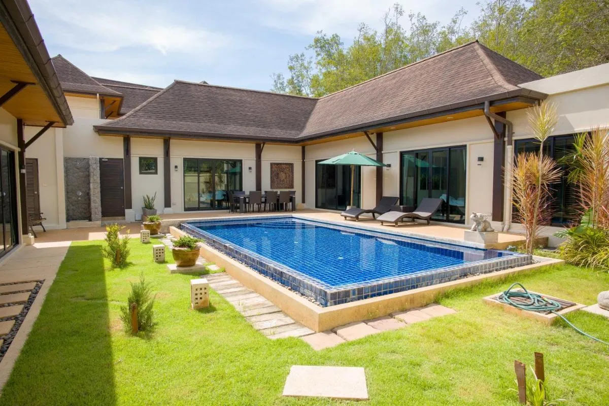 Image 2 of Queen Palm Villa