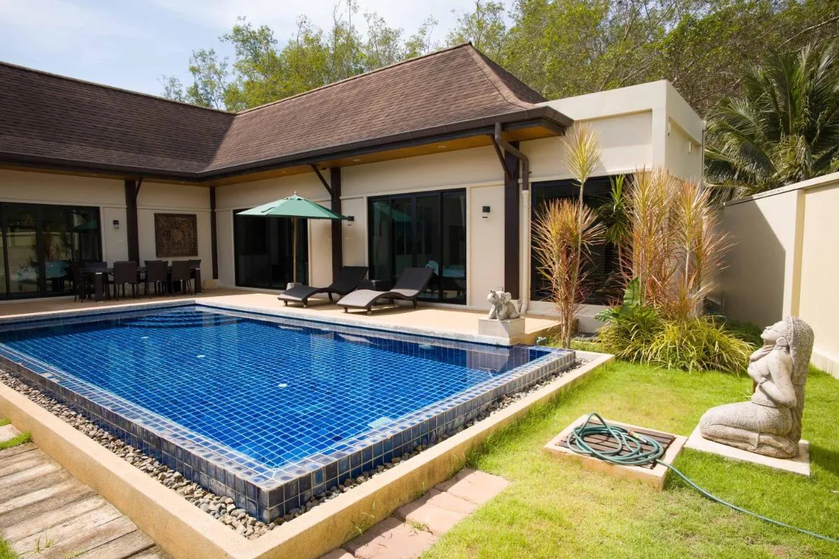 Image 3 of Queen Palm Villa