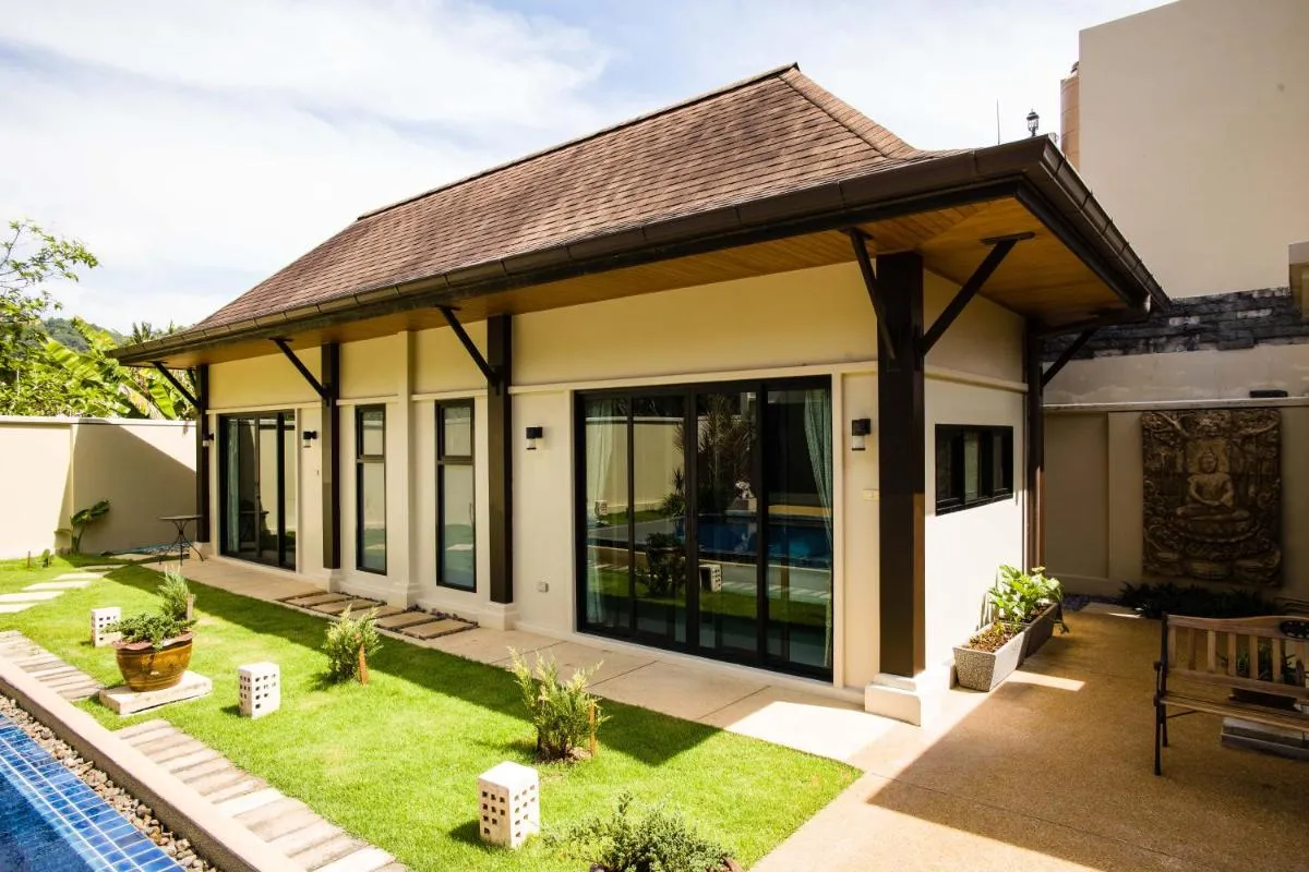 Image 5 of Queen Palm Villa