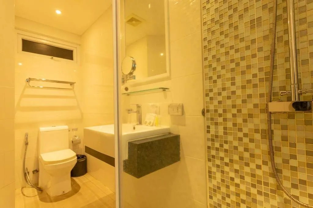 Image 4 of Romantic Beach Bar Fine Dinning Swim Up Room c109