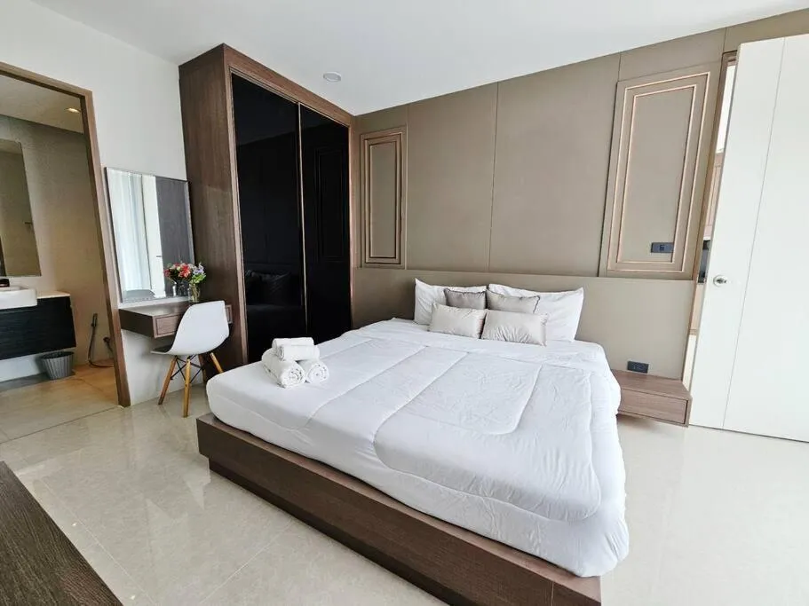 Image 2 of Seaview room nice sunset Patong