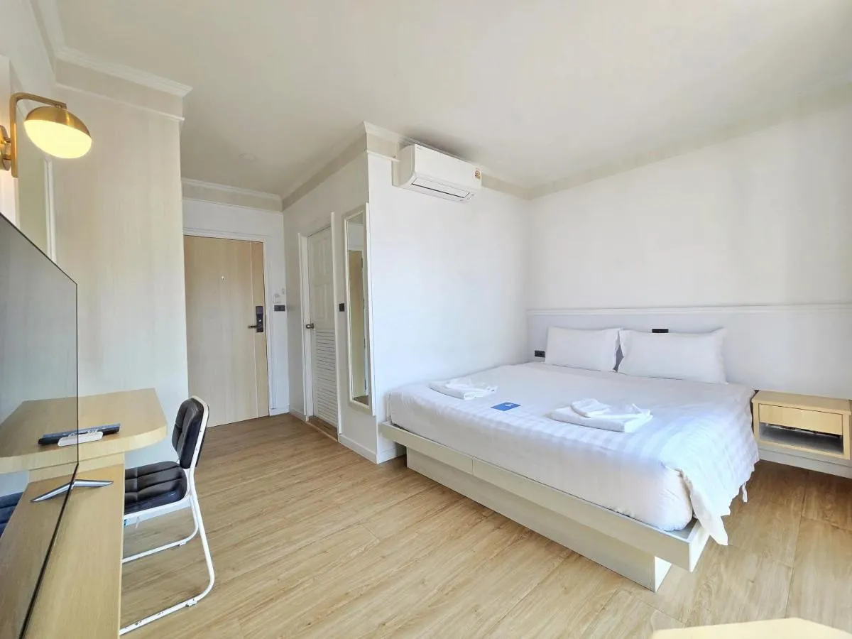 Image 1 of Sira Boutique – Newly renovated