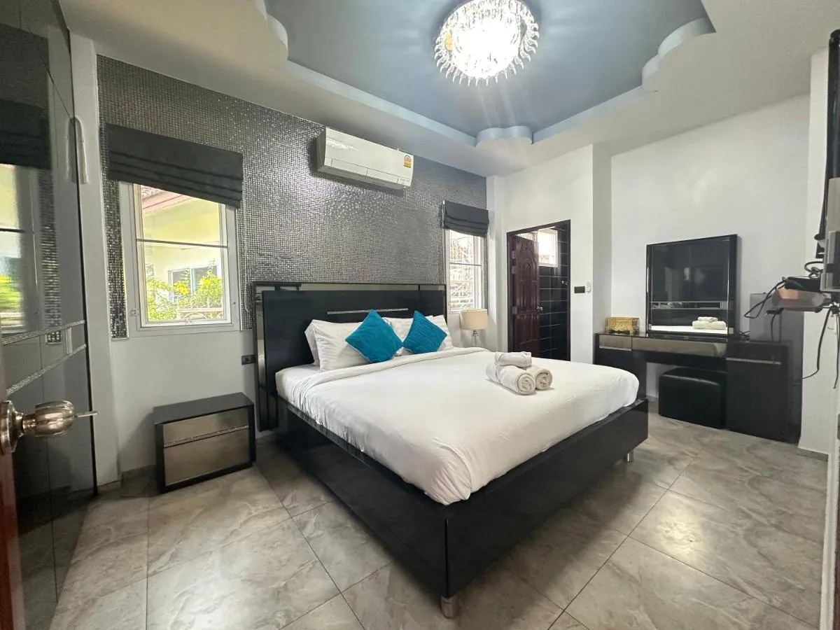 Image 3 of Stunning sunset villa sea view karon