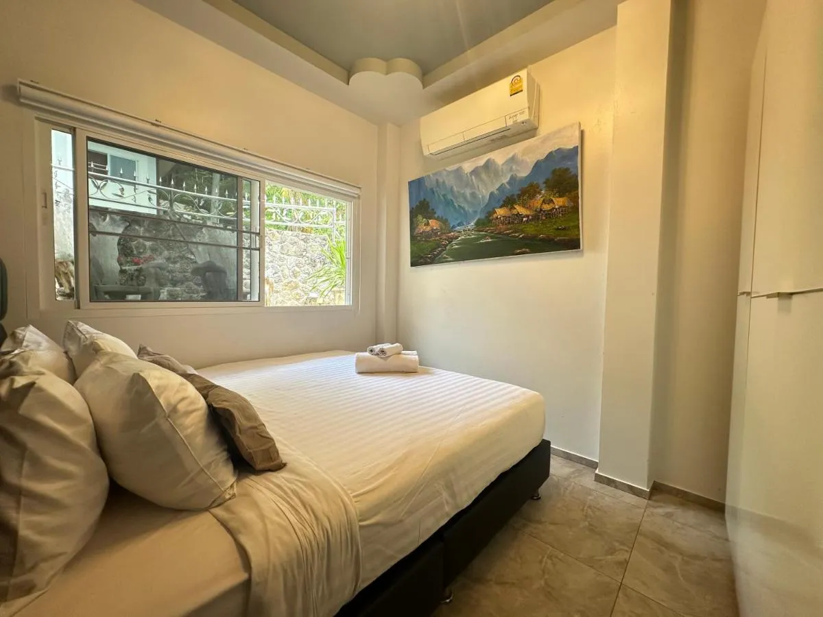 Image 4 of Stunning sunset villa sea view karon