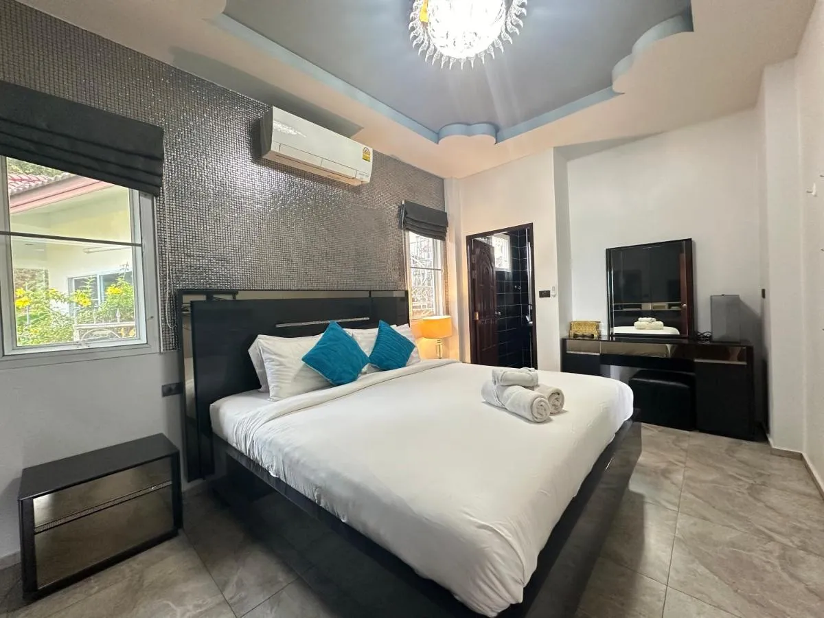 Image 6 of Stunning sunset villa sea view karon