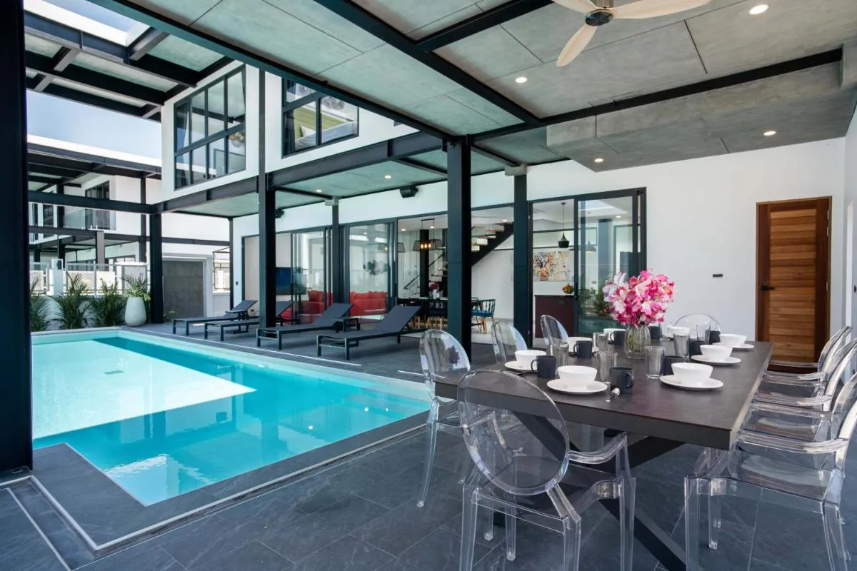 Image 2 of Trendy Loft-style 4BR Pool Villa Sunset Garden 7