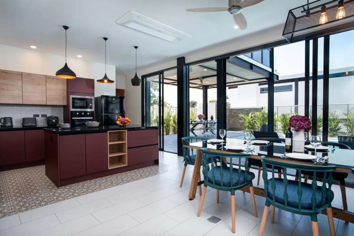 Image 5 of Trendy Loft-style 4BR Pool Villa Sunset Garden 7