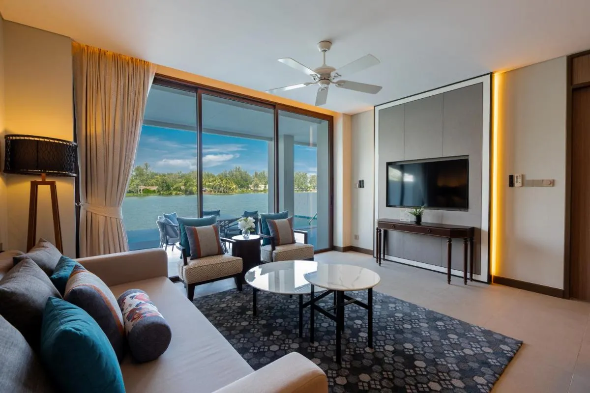 Image 1 of Unique apartments in a Laguna the lake shore