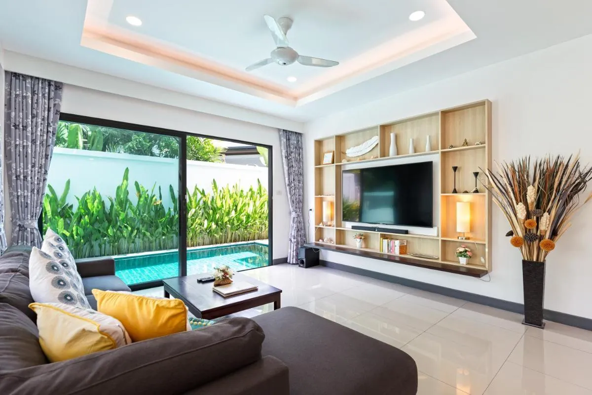 Image 2 of Villa White Pool