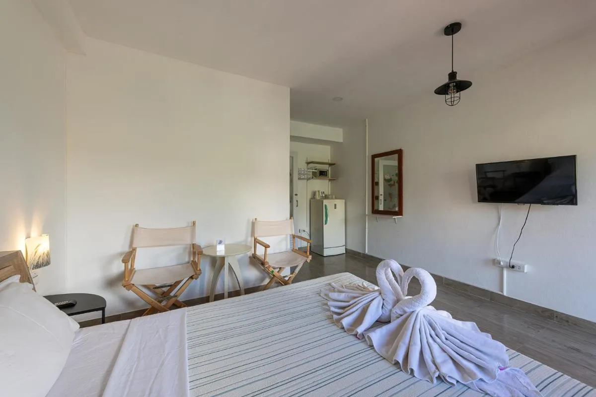 Image 2 of myPatong Social Hostel