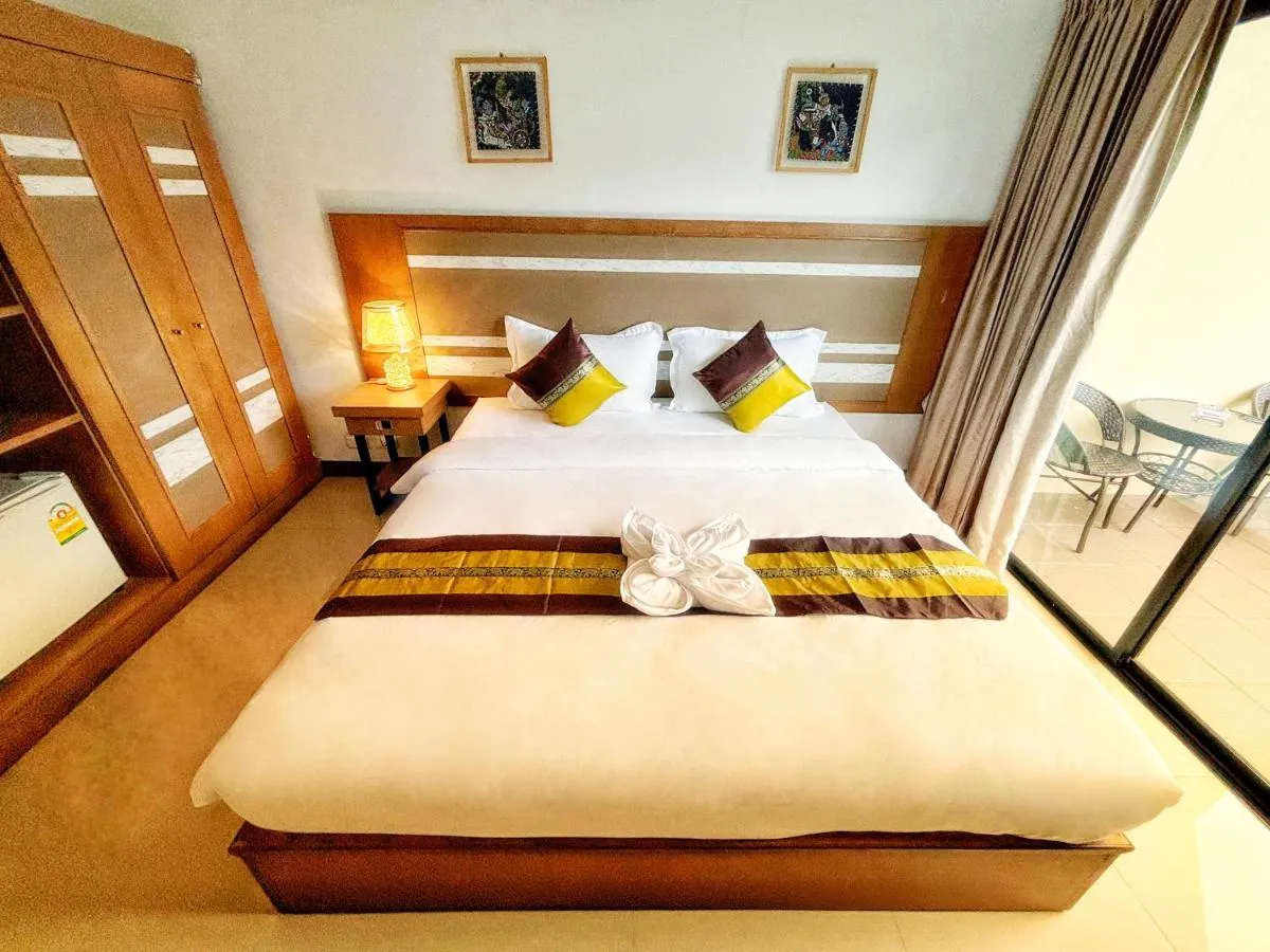 Image 6 of patong v hotel