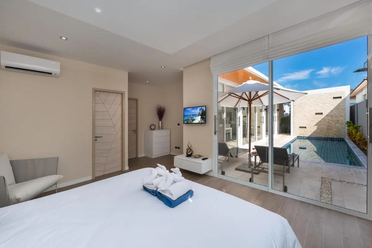 Image 2 of singnature villa Naiharn Rawai