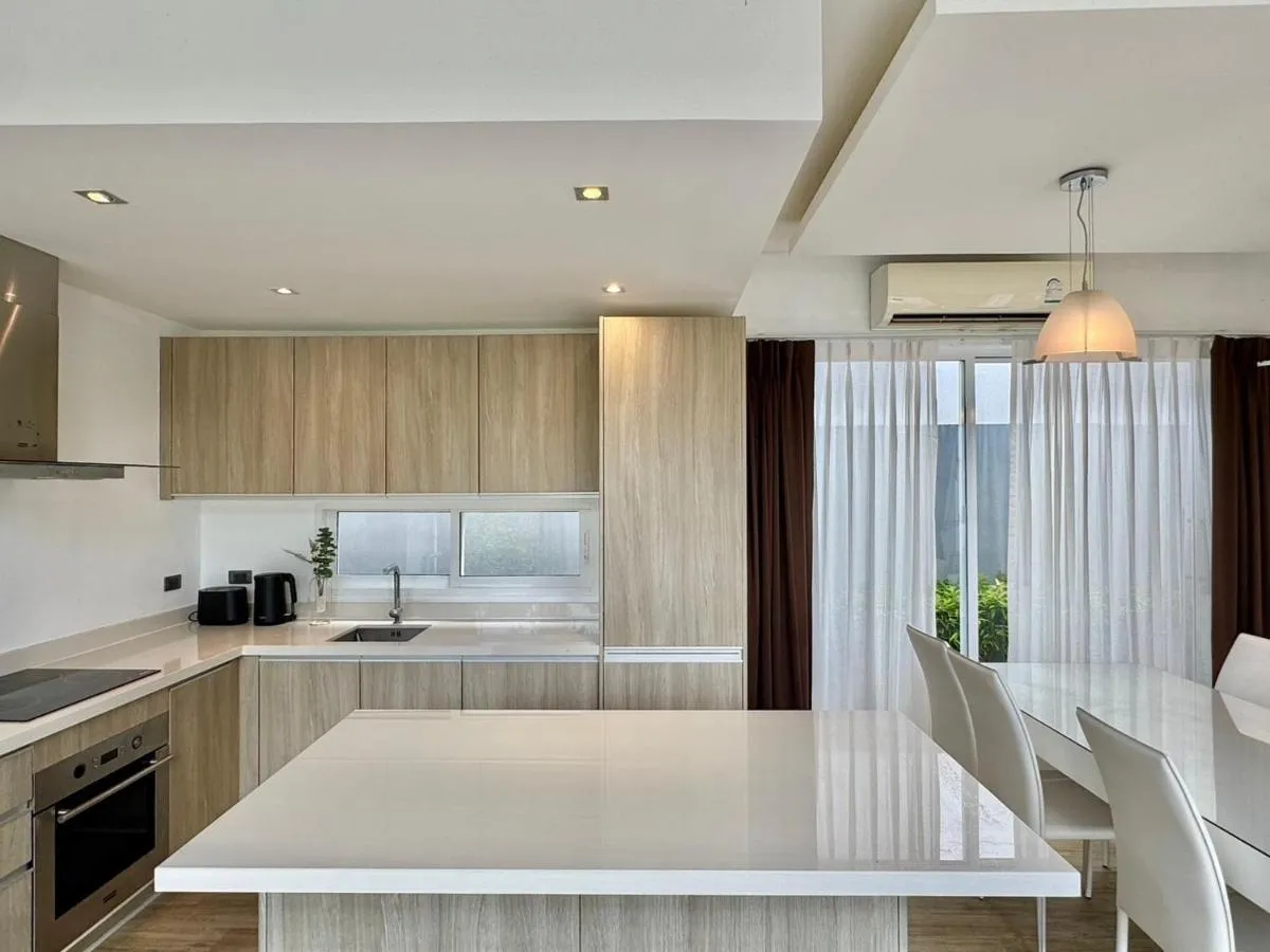 Image 4 of singnature villa Naiharn Rawai