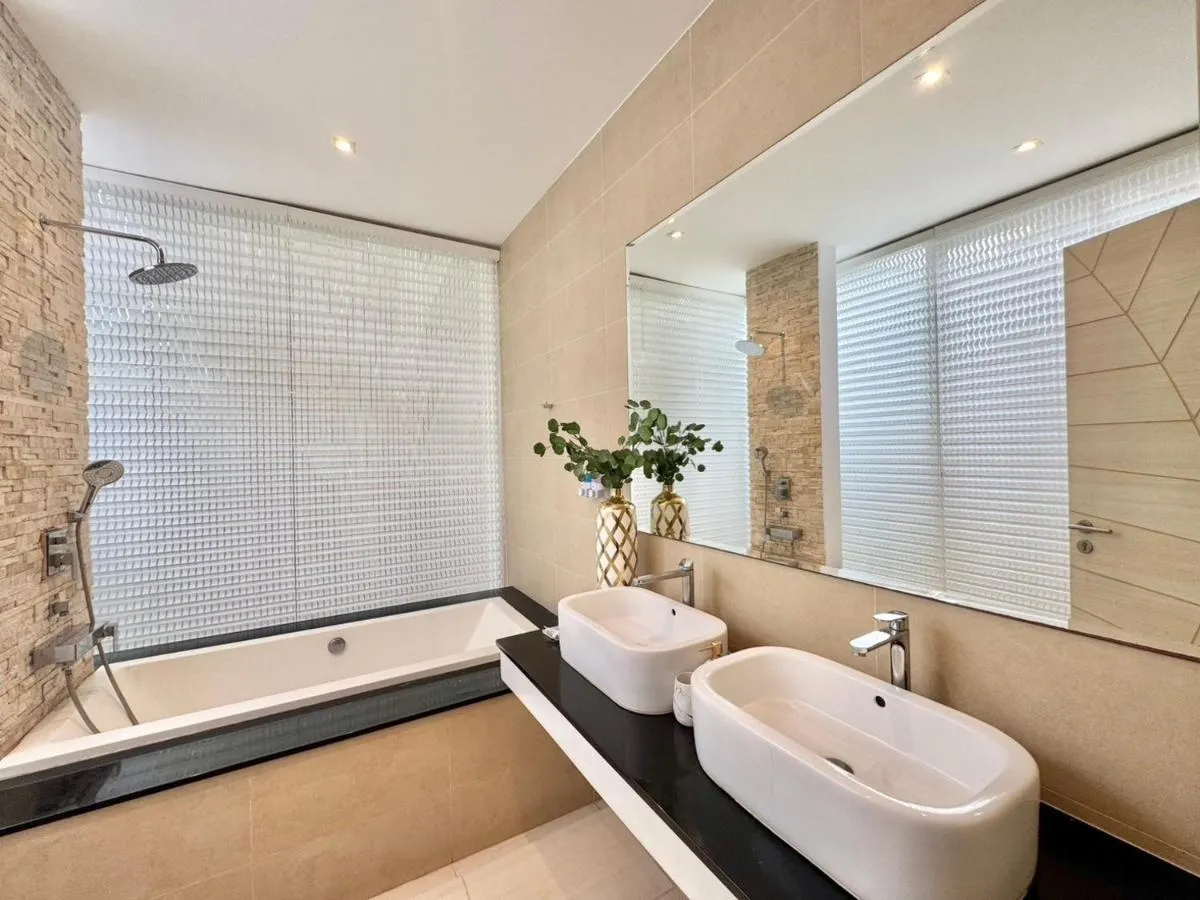 Image 5 of singnature villa Naiharn Rawai