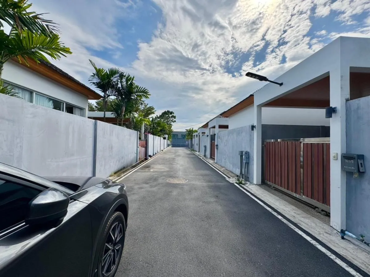 Image 6 of singnature villa Naiharn Rawai