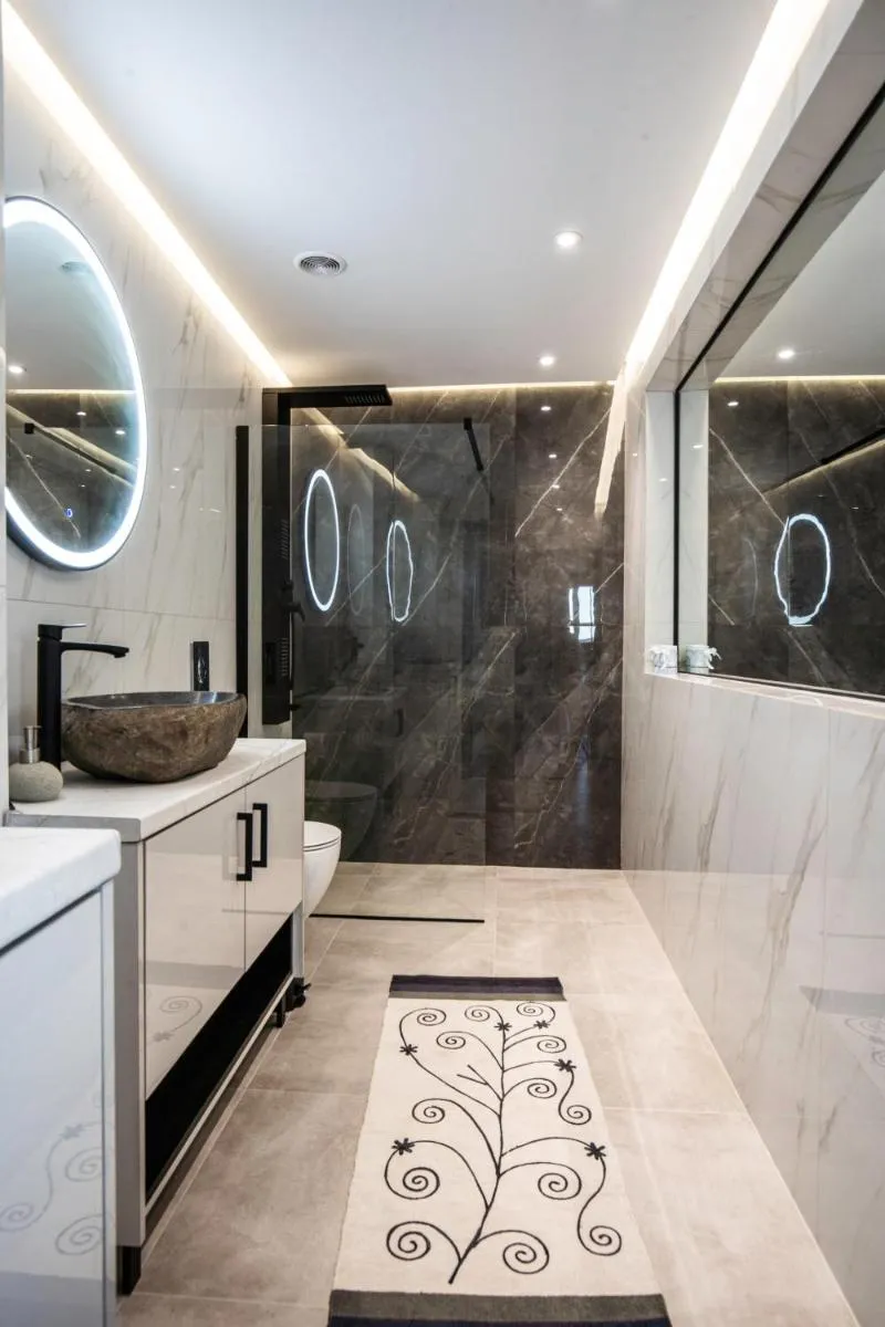 Image 3 of 400 Steps Apartment