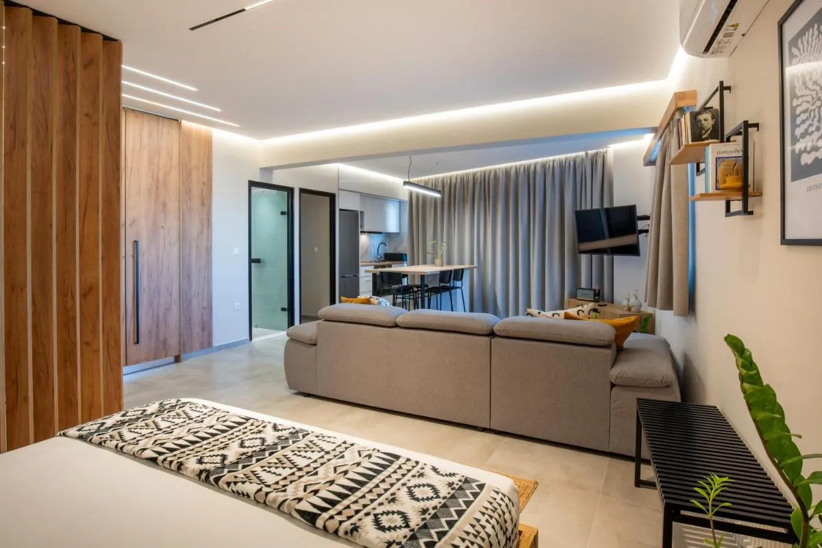 Image 4 of 400 Steps Apartment