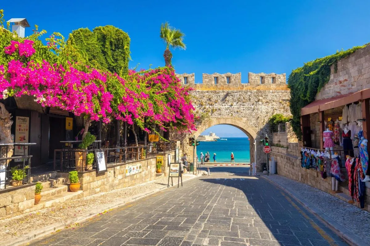 Image 5 of 400 Steps Apartment