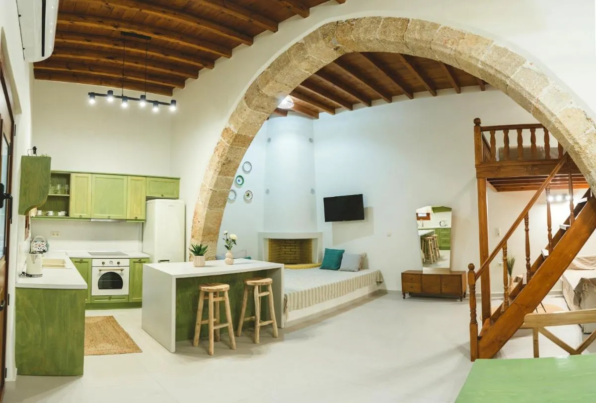 Image 3 of Aesthisis Sensational Accommodation Archangelos