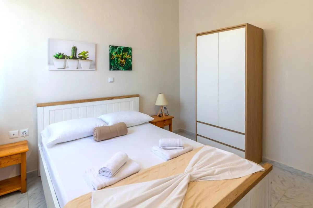 Image 1 of Beachside Apartment-2