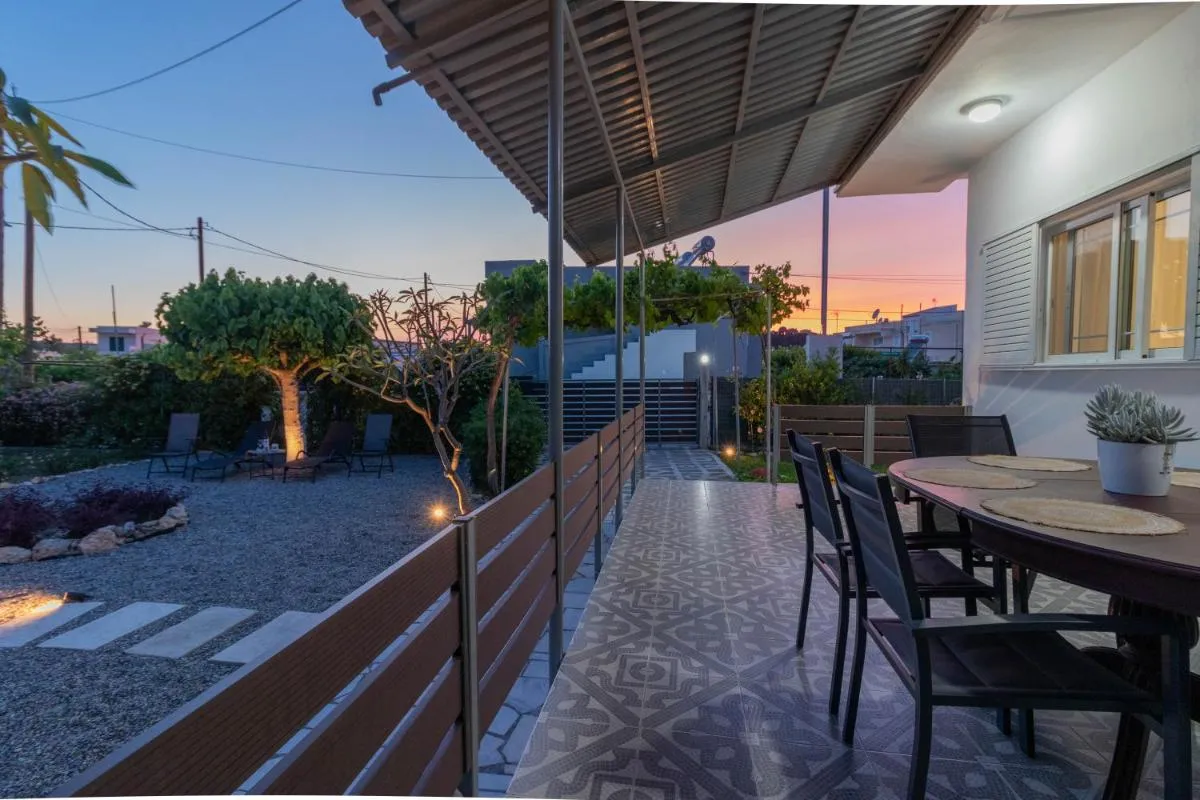 Image 2 of Beachside Apartment-2