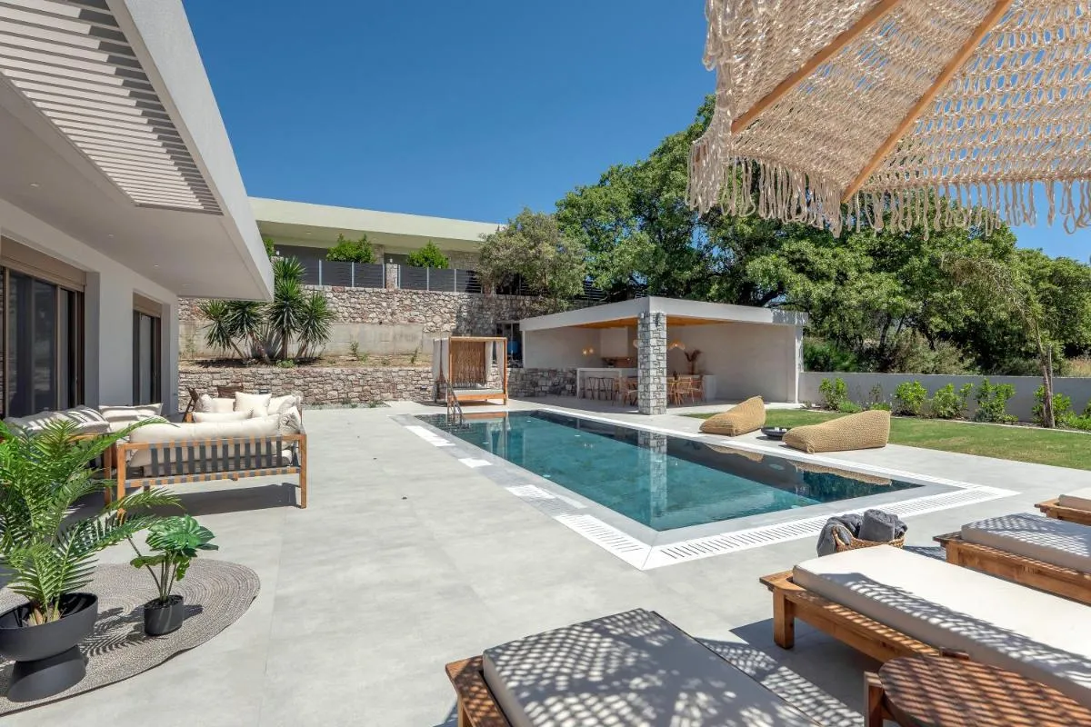 Image 3 of Emerald Estate