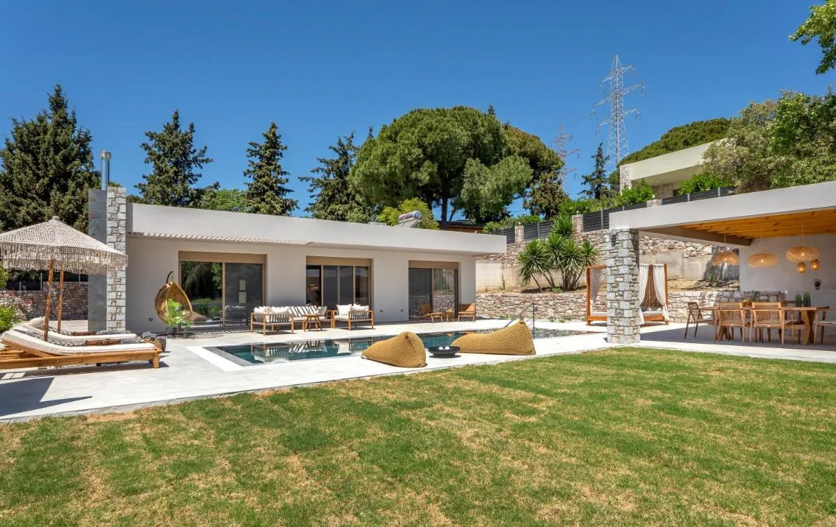 Image 6 of Emerald Estate