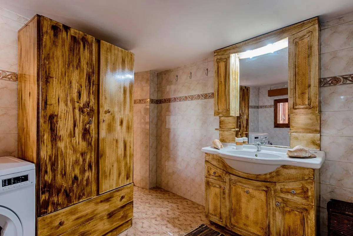 Image 1 of Hara’s Traditional Detached House in Malona