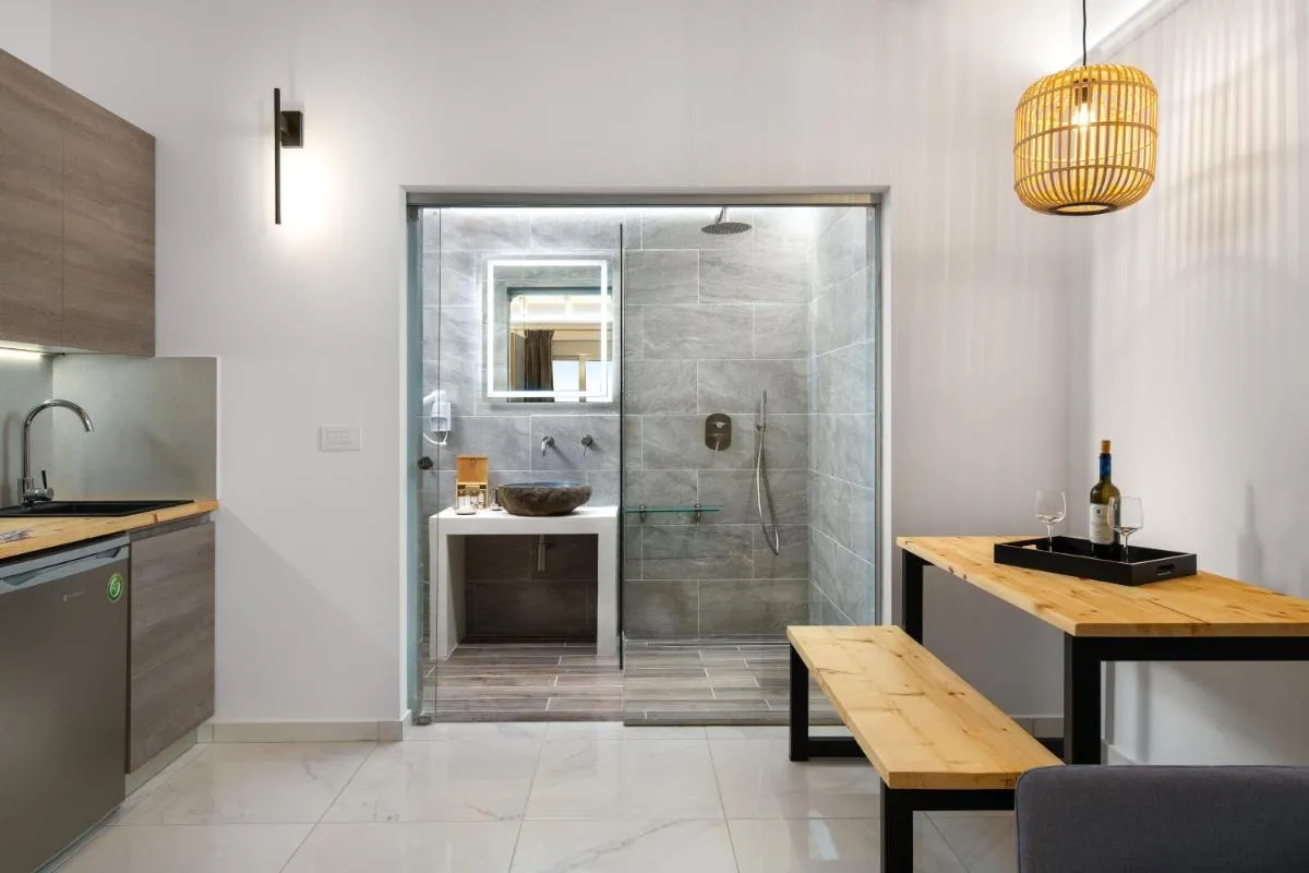 Image 2 of L & C Boutique Apartments